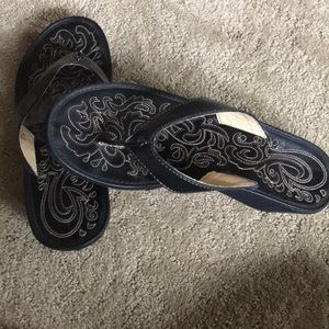 Olukai sandals -never worn